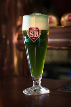 Два сорта зеленого пива из Ровно