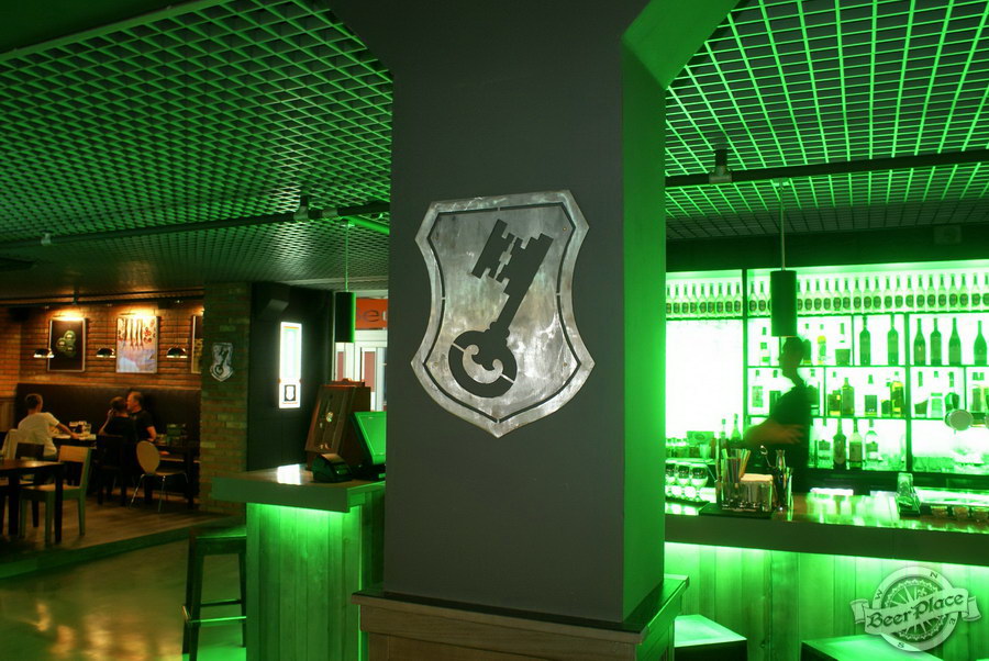 Обзор кафе Becks BeerLoft на Окружной в Ашане. Променада Парк. Основной зал. Концептуальные детали