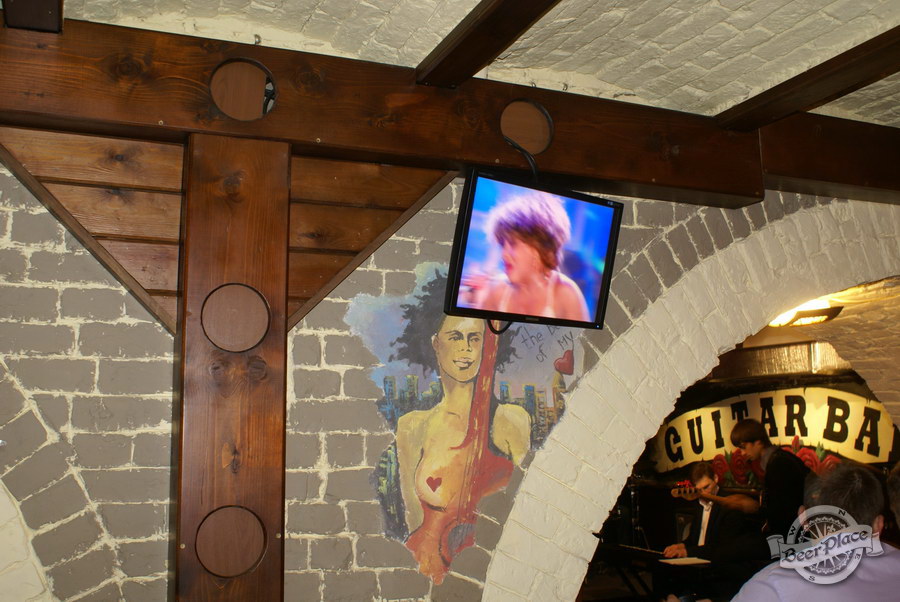 Обзор паба Guita Bar | Гитар Бар. Телевизоры на стенах