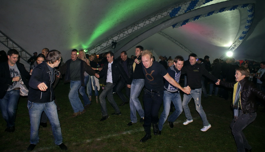Фото Октоберфеста 2010 в Киеве. Танцы