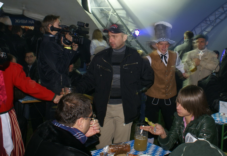 Фото Октоберфеста 2010 в Киеве. Хоровод