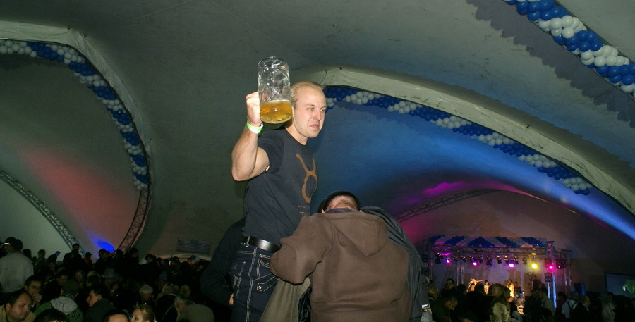 Фото Октоберфеста 2010 в Киеве. Пиво