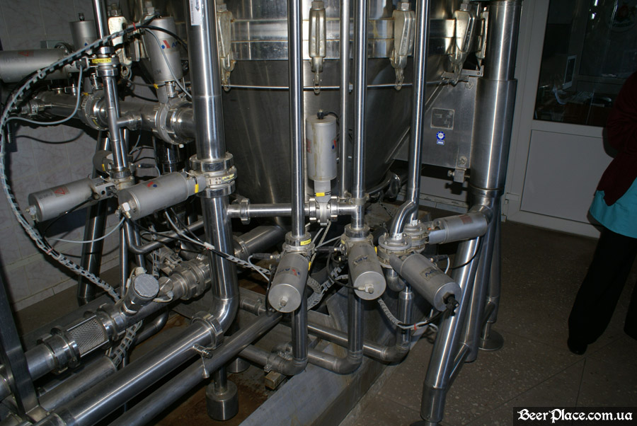 Как варят пиво на заводе Полтавпиво. Фото. Аппарат для фильтрации пиво