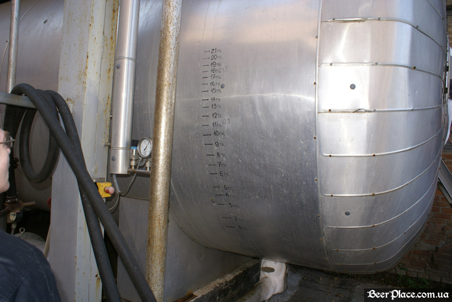 Как варят пиво на заводе Полтавпиво. Фото. Бочка со сжиженным газом
